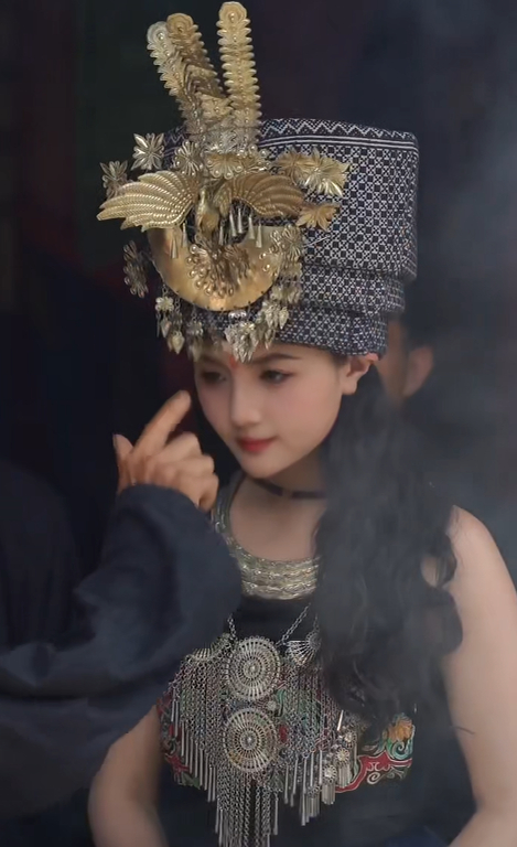 九游体育比分直播、实时比分网、足球比分、篮球比分、电竞比分、九游体育战绩查询-麻阳龙舟队训练备战龙超，出征时会抬龙舟到河边，曾因手推肩扛50公里硬核护送火出圈|潇湘晨报·晨视频|龙舟比赛|湖南省|怀化市|活动_新浪体育_新浪新闻